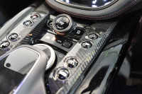 アストンマーティン DBX 707 ホワイトストーン　カーボンsクステリアパック　23AW　デュオトーンインテリア　エクステリアバッジ　レザーカラーパレット　スモークテール 中古車 中古車