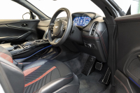 アストンマーティン DBX 707 ホワイトストーン　カーボンsクステリアパック　23AW　デュオトーンインテリア　エクステリアバッジ　レザーカラーパレット　スモークテール 中古車 中古車