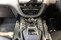 アストンマーティン DBX 707 ホワイトストーン　カーボンsクステリアパック　23AW　デュオトーンインテリア　エクステリアバッジ　レザーカラーパレット　スモークテール 中古車 中古車