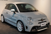 アバルト 695 esseesse 5MT 最終生産モデル 新車並行車 1オーナー HKS VIITS車高調 メタルキャタライザー 中古車 中古車