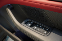 ポルシェ タイカン Turbo S ワンオーナー 4+1シート 固定式パノラマルーフ OP21インチホイール プライバシーガラス フルプロテクションフィルム 中古車 中古車