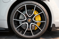 ポルシェ タイカン Turbo S ワンオーナー 4+1シート 固定式パノラマルーフ OP21インチホイール プライバシーガラス フルプロテクションフィルム 中古車 中古車