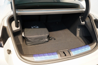 ポルシェ タイカン Turbo S ワンオーナー 4+1シート 固定式パノラマルーフ OP21インチホイール プライバシーガラス フルプロテクションフィルム 中古車 中古車