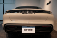 ポルシェ タイカン Turbo S ワンオーナー 4+1シート 固定式パノラマルーフ OP21インチホイール プライバシーガラス フルプロテクションフィルム 中古車 中古車