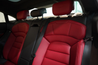 ポルシェ タイカン Turbo S ワンオーナー 4+1シート 固定式パノラマルーフ OP21インチホイール プライバシーガラス フルプロテクションフィルム 中古車 中古車