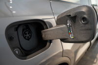 ポルシェ マカン Electric OP208 PASM付エアサス レザーパッケージ 20インチMacanSホイールパノラマルーフ スレートグレーネオ 禁煙車 中古車 中古車