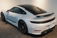ポルシェ 911(Type992) Carrera T 6MT 後期モデル(992.2) 1オーナー OP500  エアロキット カーボンルーフ CarreraTインテリアPKG 18way電動シート Burmester 中古車 中古車