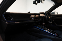 ポルシェ 911(Type992) Carrera T 6MT 後期モデル(992.2) 1オーナー OP500  エアロキット カーボンルーフ CarreraTインテリアPKG 18way電動シート Burmester 中古車 中古車