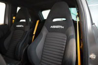 アバルト 595 モメント 5MT 左H 全国49台限定 ミシュラン25年製新品タイヤ交換済 専用マットグレー 中古車 中古車