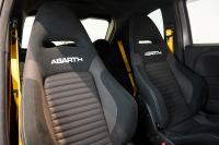 アバルト 595 モメント 5MT 左H 全国49台限定 ミシュラン25年製新品タイヤ交換済 専用マットグレー 中古車 中古車