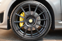 アバルト 595 モメント 5MT 左H 全国49台限定 ミシュラン25年製新品タイヤ交換済 専用マットグレー 中古車 中古車