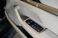 ポルシェ タイカン クロスツーリスモ 4S 1オーナー OP334 スポクロ ツートーンスムースレザー リアアクスルステア パワステプラス パノラマルーフ バルカノグレー 中古車 中古車