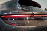 ポルシェ タイカン クロスツーリスモ 4S 1オーナー OP334 スポクロ ツートーンスムースレザー リアアクスルステア パワステプラス パノラマルーフ バルカノグレー 中古車 中古車