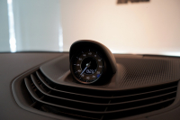 ポルシェ タイカン クロスツーリスモ 4S 1オーナー OP334 スポクロ ツートーンスムースレザー リアアクスルステア パワステプラス パノラマルーフ バルカノグレー 中古車 中古車