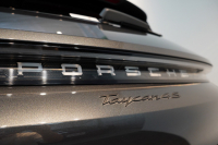 ポルシェ タイカン クロスツーリスモ 4S 1オーナー OP334 スポクロ ツートーンスムースレザー リアアクスルステア パワステプラス パノラマルーフ バルカノグレー 中古車 中古車