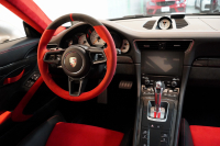 ポルシェ 911(Type991.2) GT2RS Weissach Package Fリフティング クラブスポーツ GTシルバー  中古車