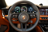 ポルシェ 911(Type992) Turbo S Cabriolet PDK 左H 1オーナー PSMP2年付 スポーツデザインPKG ヘリテージデザインPKGクラシック スポエグ フロントリフト マトリクスLED 中古車 中古車