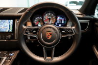 ポルシェ マカン GTS PASM付エアサス PDLS+LEDヘッドライト フルレザーインテリア レーンキープ&チェンジ 中古車 中古車