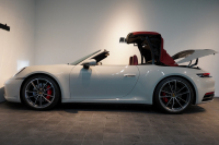 ポルシェ 911(Type992) Carrera S Cabriolet スポクロ スポエグ ツートンレザー OP320 中古車 中古車