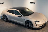 ポルシェ タイカン パフォーマンスバッテリープラス  4+1シート 1オーナー OP390 PSCB スポクロ PASM付エアサス 中古車 中古車