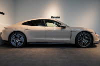 ポルシェ タイカン パフォーマンスバッテリープラス  4+1シート 1オーナー OP390 PSCB スポクロ PASM付エアサス 中古車 中古車