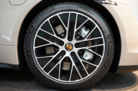 ポルシェ タイカン パフォーマンスバッテリープラス  4+1シート 1オーナー OP390 PSCB スポクロ PASM付エアサス 中古車 中古車