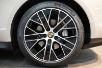 ポルシェ タイカン パフォーマンスバッテリープラス  4+1シート 1オーナー OP390 PSCB スポクロ PASM付エアサス 中古車 中古車