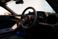 ポルシェ タイカン パフォーマンスバッテリープラス  4+1シート 1オーナー OP390 PSCB スポクロ PASM付エアサス 中古車 中古車