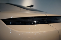 ポルシェ タイカン パフォーマンスバッテリープラス  4+1シート 1オーナー OP390 PSCB スポクロ PASM付エアサス 中古車 中古車