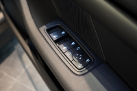 ポルシェ タイカン パフォーマンスバッテリープラス  4+1シート 1オーナー OP390 PSCB スポクロ PASM付エアサス 中古車 中古車