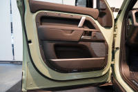 ランドローバー ディフェンダー 110 75th LIMITED EDITION  限定150台 フィックスドサイドステップ 中古車 中古車