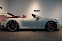 ポルシェ 911(Type992) Carrera S Cabriolet スポクロ スポエグ ツートンレザー OP320 中古車 中古車
