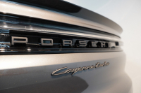 ポルシェ カイエンクーペ Turbo E-Hybrid Coupe with GT Package  PDCC ブルメスター リアアクスル OP307 中古車 中古車