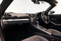 ポルシェ 718 ボクスター PDK 延長保証令和7年10月迄 スポーツエグゾースト 20インチカレラクラシック ティンテッドテール 中古車 中古車