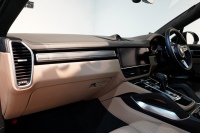 ポルシェ カイエンクーペ Turbo Tiptronic-S 延長保証2025年11月迄 PSMP付 PCSB ツートンレザーインテリア スポーツエグゾースト マトリクスLED 中古車 中古車