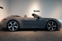 ポルシェ 911(Type992) Carrera Cabriolet 後期モデル(Type992.2) ワンオーナー OP432万 スポクロ スポエグ クラブレザー Fリフト 中古車 中古車