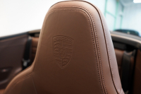 ポルシェ 911(Type992) Carrera Cabriolet 後期モデル(Type992.2) ワンオーナー OP432万 スポクロ スポエグ クラブレザー Fリフト 中古車 中古車