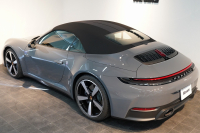 ポルシェ 911(Type992) Carrera Cabriolet 後期モデル(Type992.2) ワンオーナー OP432万 スポクロ スポエグ クラブレザー Fリフト 中古車 中古車