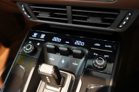 ポルシェ 911(Type992) Carrera Cabriolet 後期モデル(Type992.2) ワンオーナー OP432万 スポクロ スポエグ クラブレザー Fリフト 中古車 中古車