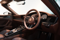 ポルシェ 911(Type992) Carrera Cabriolet 後期モデル(Type992.2) ワンオーナー OP432万 スポクロ スポエグ クラブレザー Fリフト 中古車 中古車