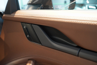 ポルシェ 911(Type992) Carrera Cabriolet 後期モデル(Type992.2) ワンオーナー OP432万 スポクロ スポエグ クラブレザー Fリフト 中古車 中古車