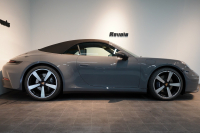 ポルシェ 911(Type992) Carrera Cabriolet 後期モデル(Type992.2) ワンオーナー OP432万 スポクロ スポエグ クラブレザー Fリフト 中古車 中古車